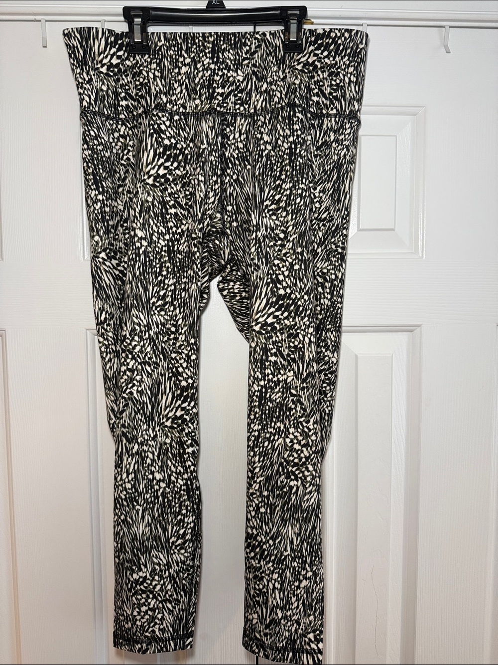 Old Navy Black & White with Olive Green Abstract Print Leggings